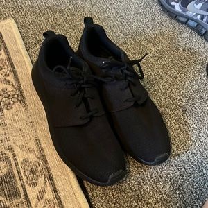 Brand New Black Nike Rosche